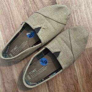 Toms shoes
